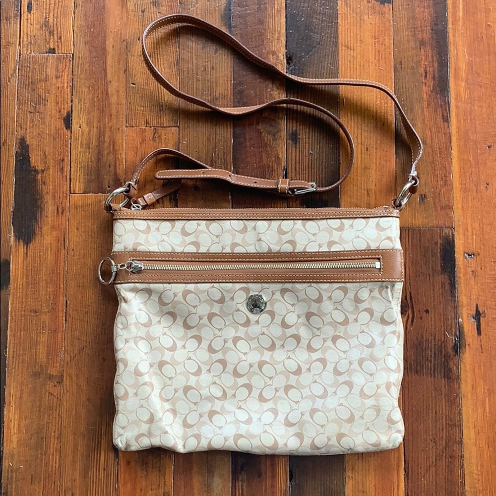 Coach Chelsea Signature Crossbody, Style F17120